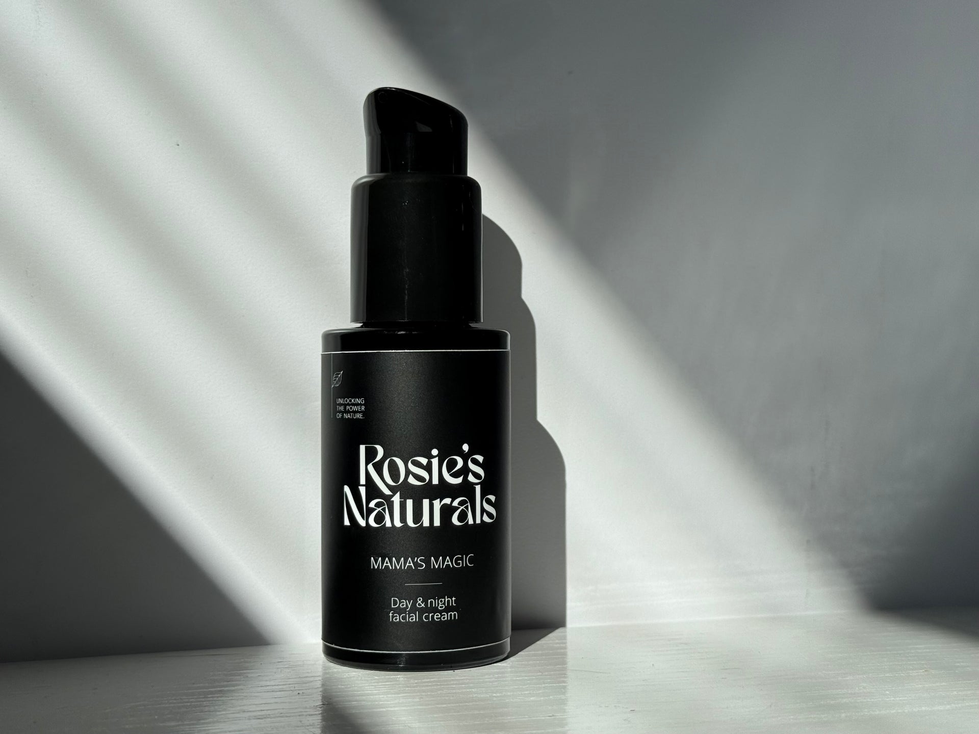 Close-up van Mama's Magic natuurlijke gezichtscrème van Rosie's Naturals