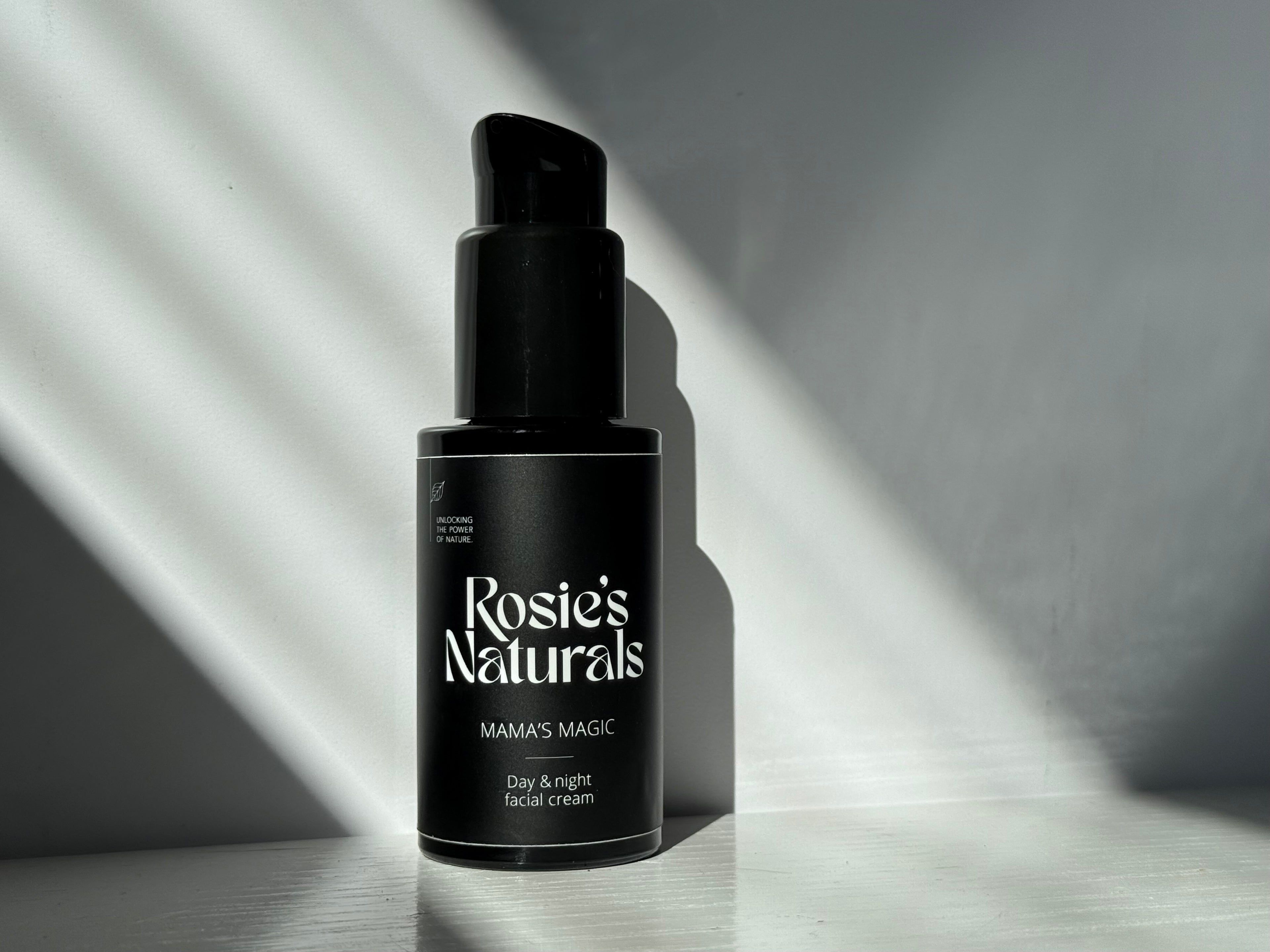 Close-up van Mama's Magic natuurlijke gezichtscrème van Rosie's Naturals