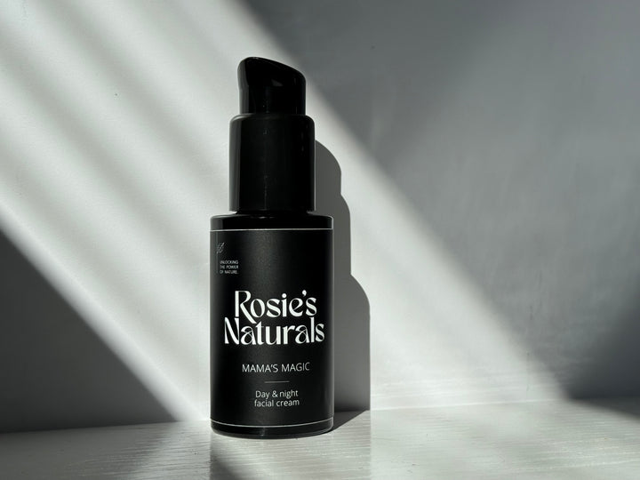 Close-up van Mama's Magic natuurlijke gezichtscrème van Rosie's Naturals