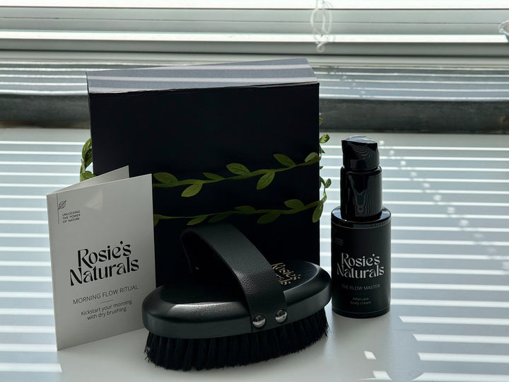 De Morning Flow Ritual cadeaukit van Rosie's Naturals met droogborstel en The Flow Master