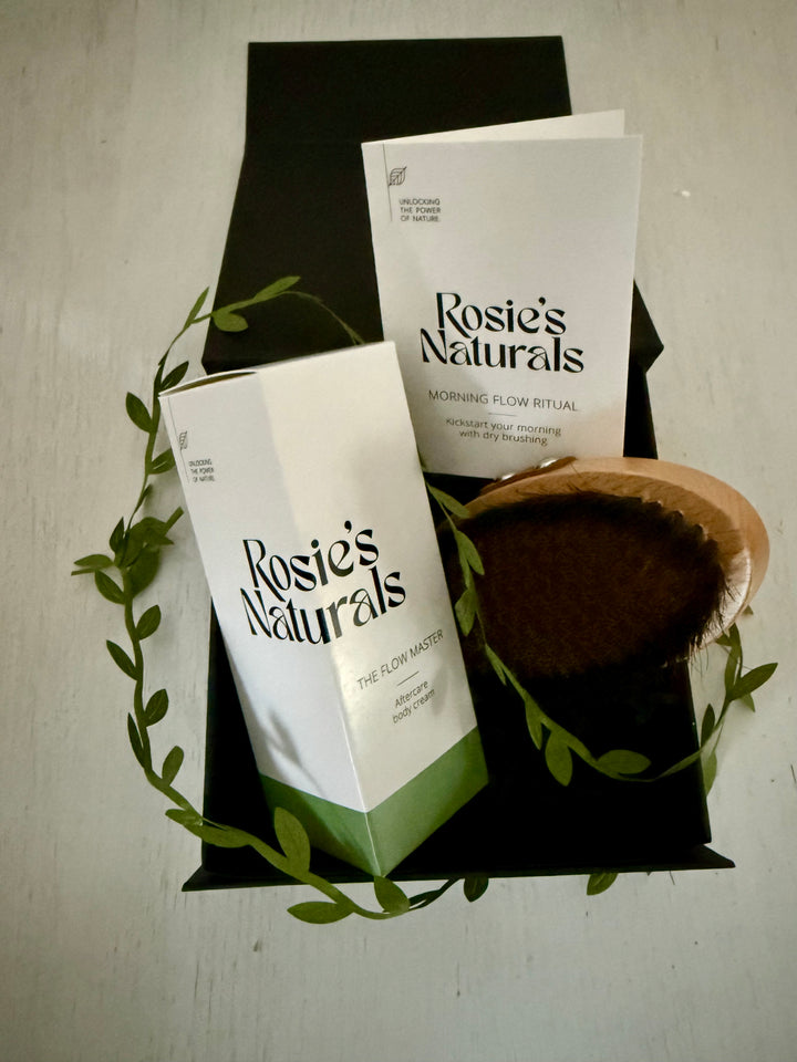 Morning Flow Ritual giftset van Rosie's Naturals met The Flow Master aftercare body cream en droogborstel met instructiekaartje