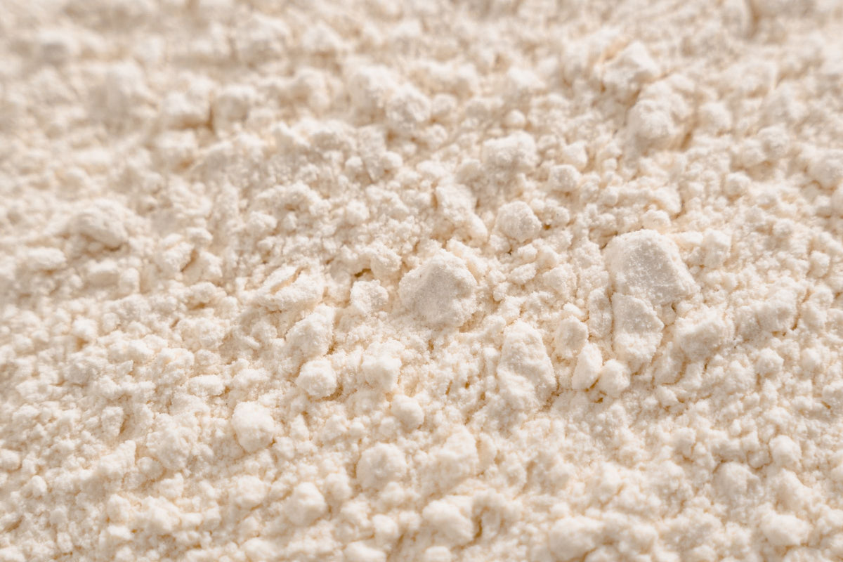 Gebroken wit poeder van sucrose stearate, ingrediënt van The Cleaning Lady van Rosie's Naturals