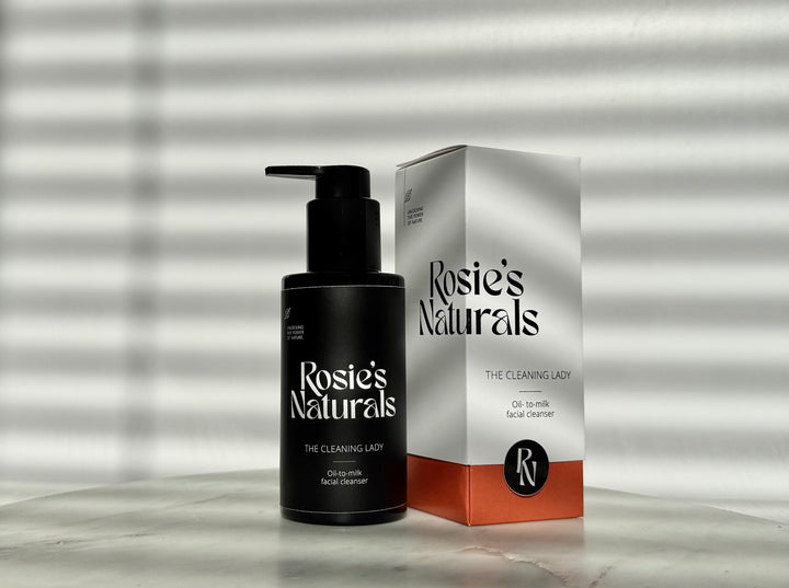 The Cleaning Lady van Rosie's Naturals, 100% natuurlijke oil-to-milk cleanser, 100ml fles naast doosje
